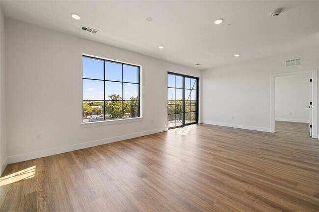 Building Photo - 4315 S Congress Ave