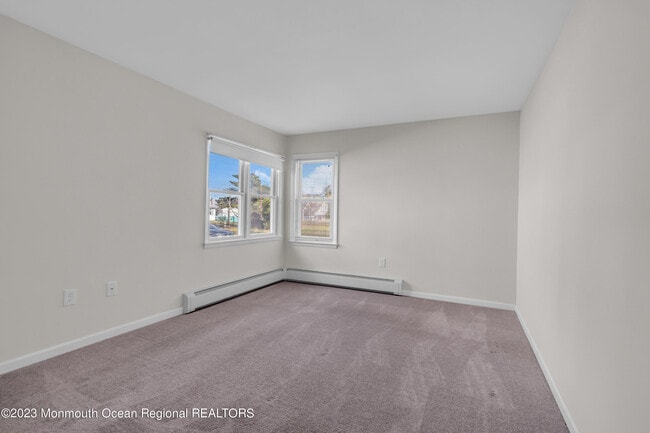 Building Photo - 408 Newport Ave