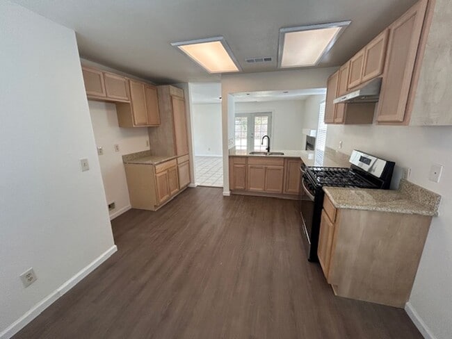 Building Photo - Newly Remodeled