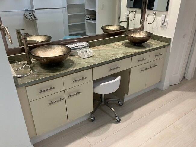 Building Photo - 333 Pelican Way