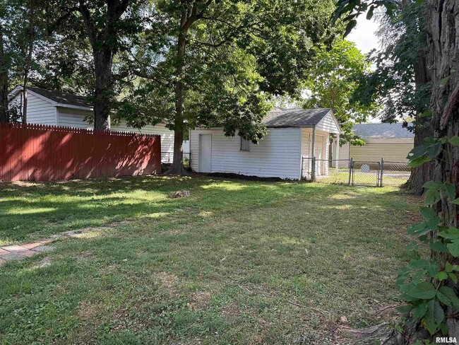 Detached Garage - 3824 N Dayton Ave