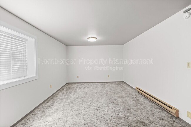 Building Photo - 1703 N Walnut Rd