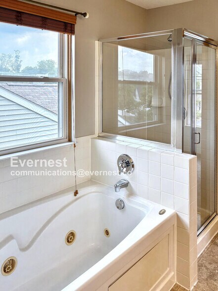 Building Photo - 817 Bent Oak Dr