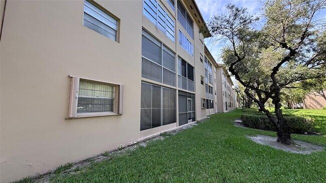 Building Photo - 1200 SW 124th Terrace