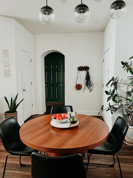 Building Photo - 14343 E 1st Dr