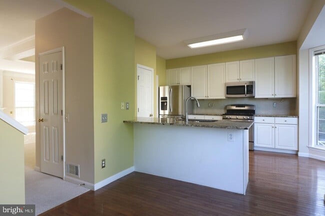 Building Photo - 47640 Sandbank Square
