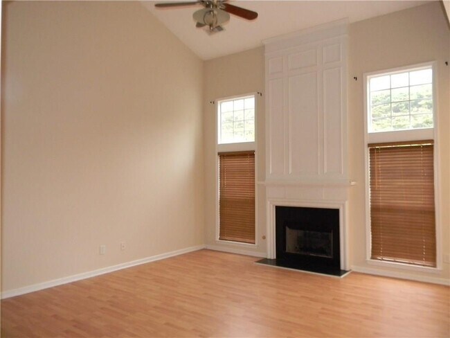 Building Photo - 157 Wallnut Hall Cir