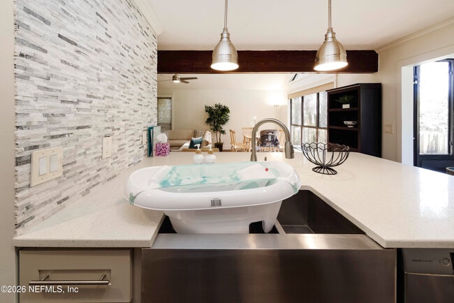 Building Photo - 506 Cali Dr