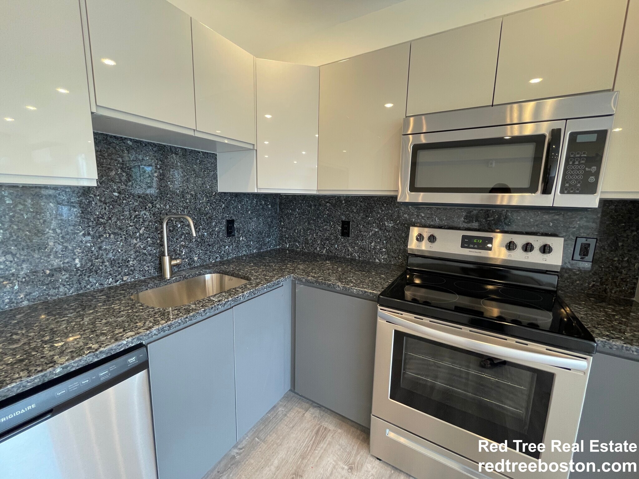 Building Photo - 1018 Commonwealth Ave