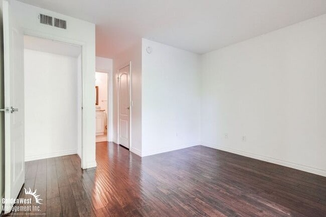 Building Photo - Renovated 2Bdm 2Ba Condo in Prime Carmel M...
