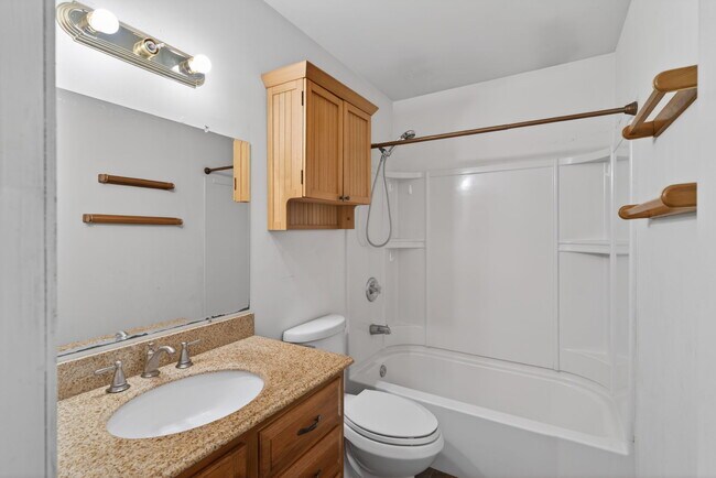 Building Photo - 195 Bentley Dr