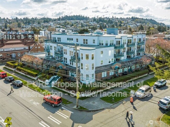 Building Photo - 2920 Alki Ave SW