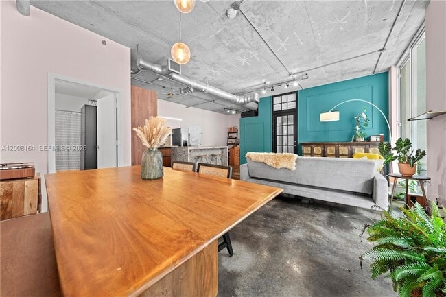 Building Photo - 444 NE 30th St