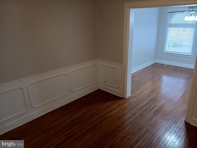 Building Photo - 443 N Mulberry St
