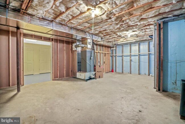 Building Photo - 11 Churchill Dr