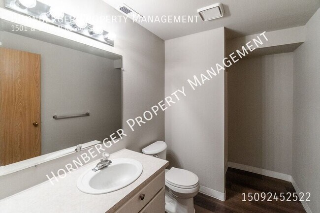 Building Photo - 1501-1503 N Regal St