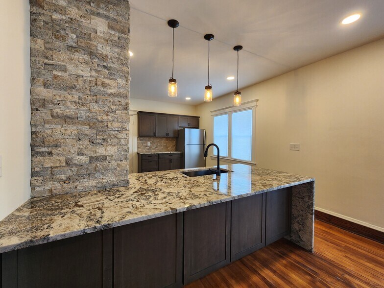 Building Photo - 262 Tennyson Ave