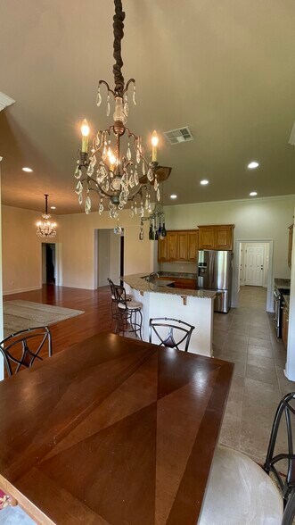 Building Photo - 20175 Kingland Dr