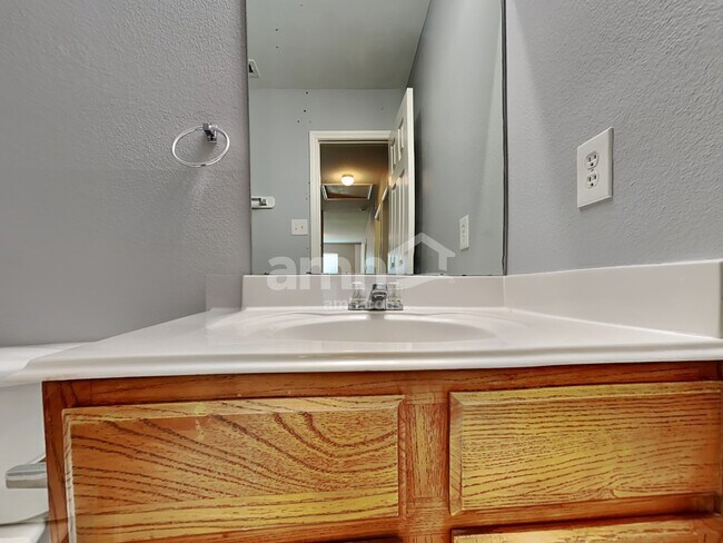 Building Photo - 2203 Shady Birch Dr
