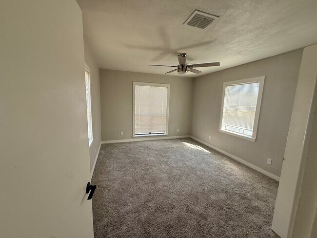 Building Photo - 1421 Lauderdale Ave