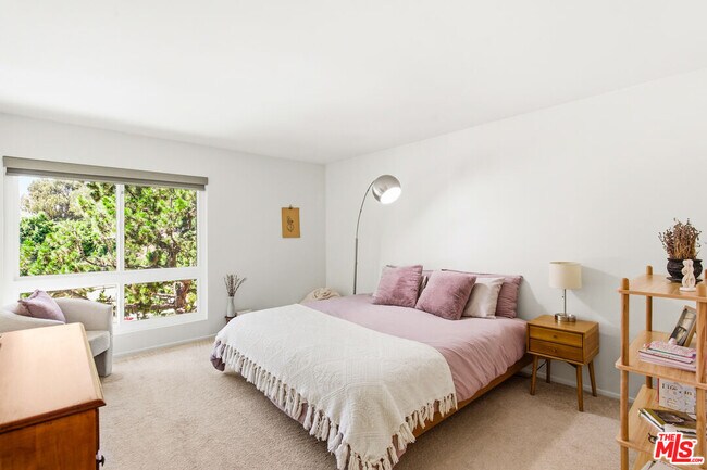 Building Photo - 5625 Green Valley Cir