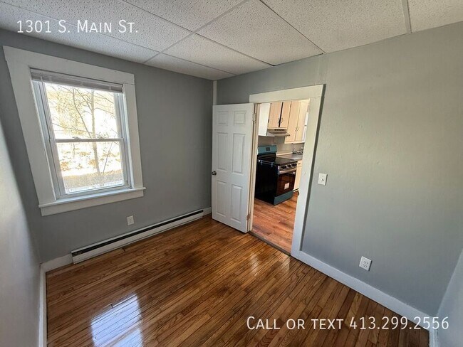 Building Photo - 1301 S Main St