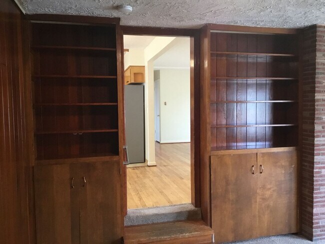 Building Photo - UNIVERSITY MID CENTURY