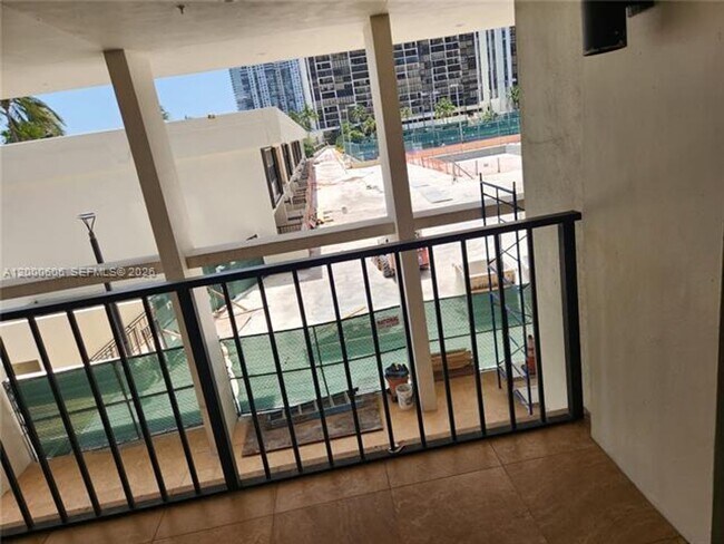 Building Photo - 1865 Brickell Ave