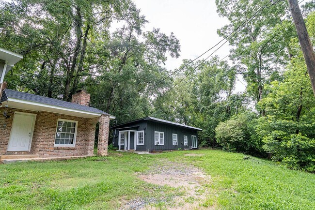 Building Photo - 1118 Louise Dr