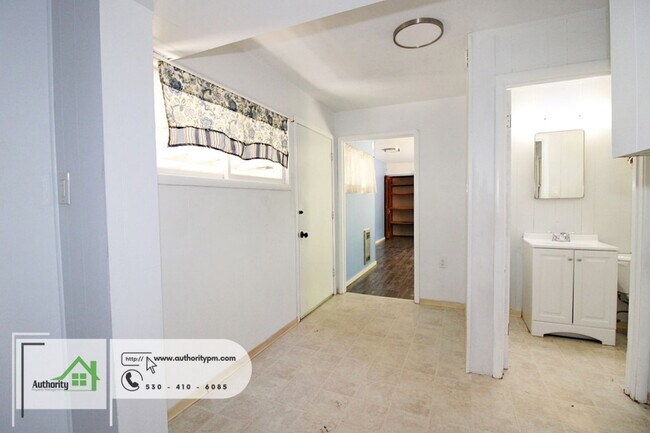 Building Photo - 686 Coronado St