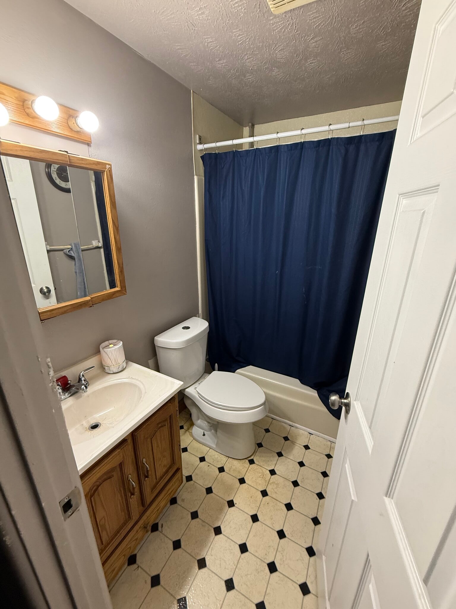 Bathroom - 3996 S Schenley Ave