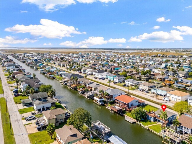 Building Photo - 370 Ling St