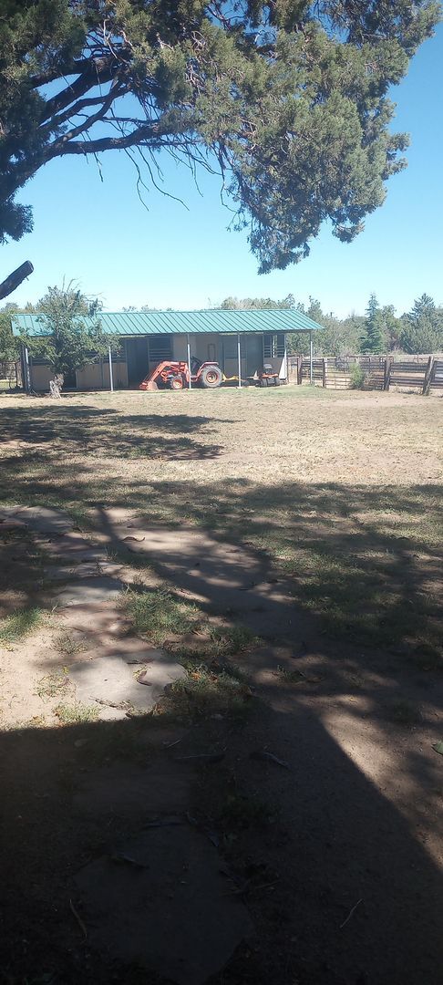 Building Photo - Cute Ranch Style 3 Bedroom, 2 Bath, On 4 A...