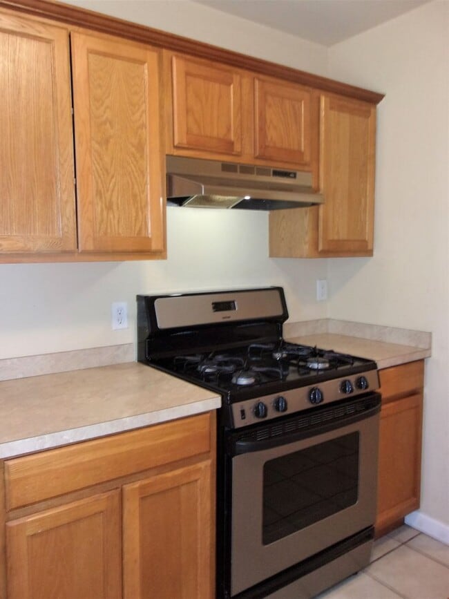 Building Photo - 3 BED 2 BATH 2 CAR GARAGE HOME- NW OKC