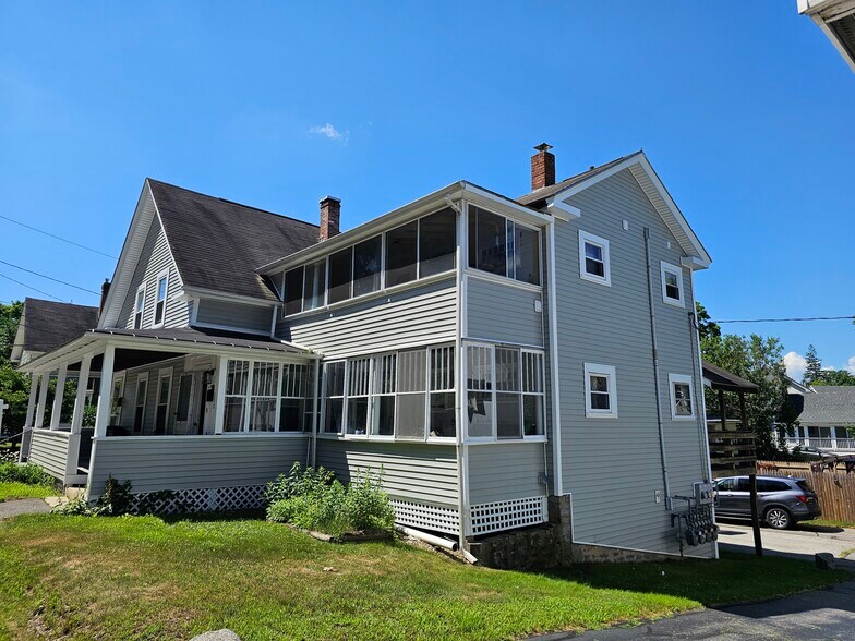 Building Photo - 271 Village St