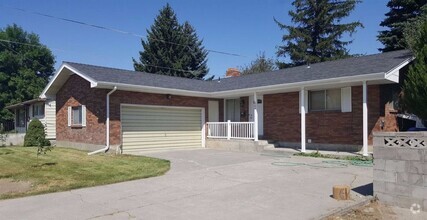 Building Photo - Hen-269