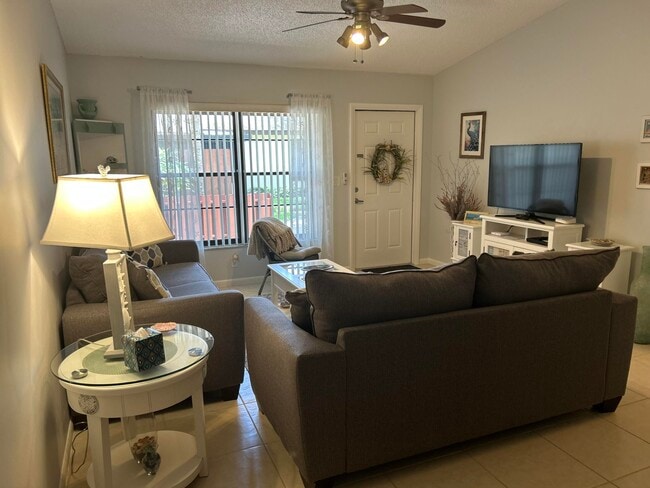 Building Photo - 8093 SE Villa Cir