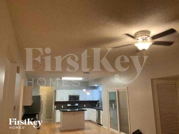 Building Photo - 914 NE 93rd Ct