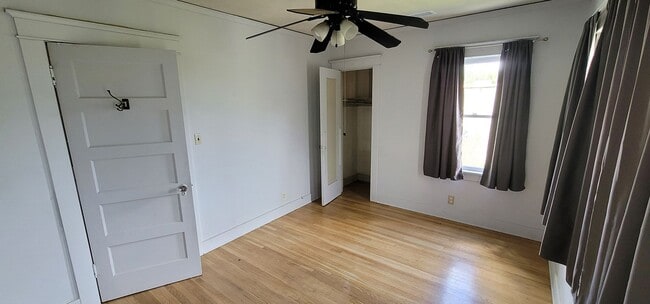 Building Photo - Glendale Awaits You