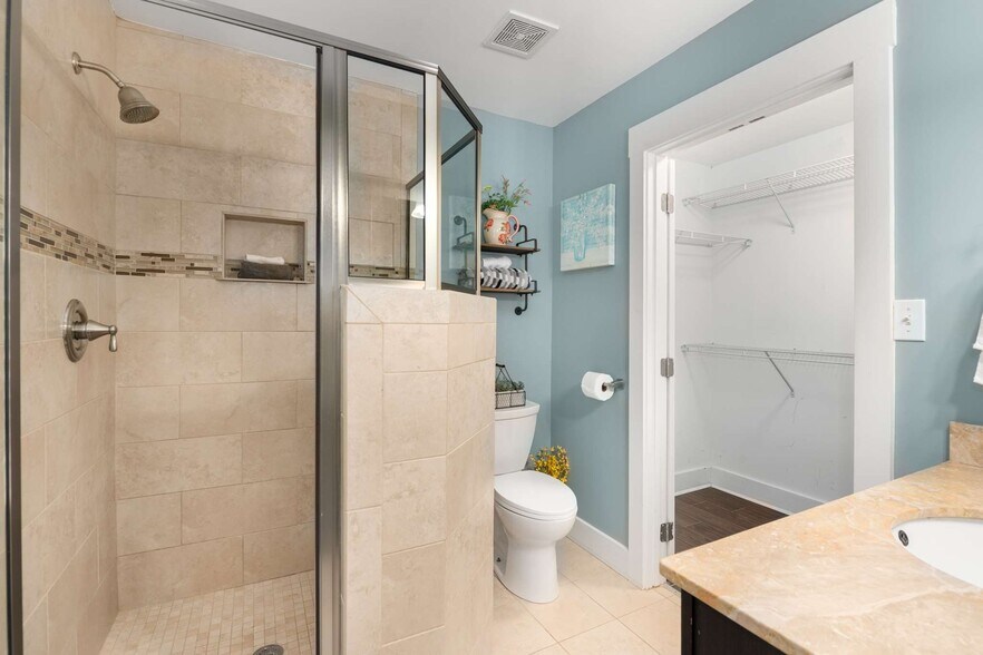 Building Photo - 2046 Settle Cir SE