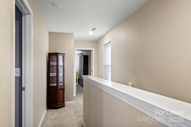 Building Photo - 467 Switch St