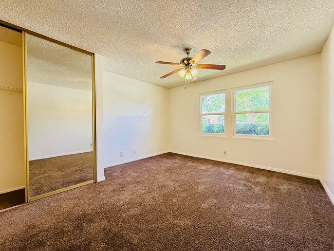 Building Photo - 2711 Nandina Dr
