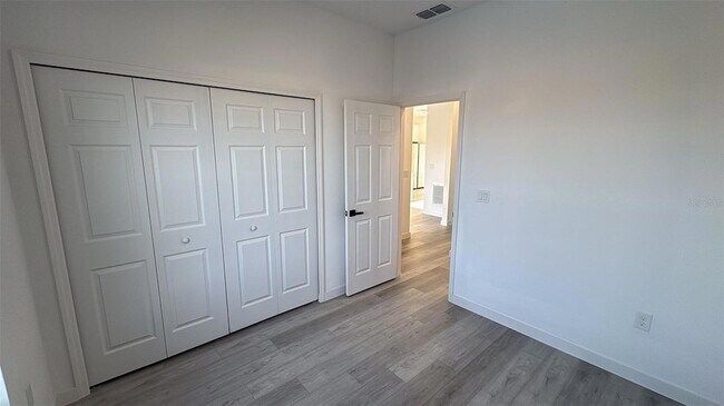 Building Photo - 833 Colville Dr