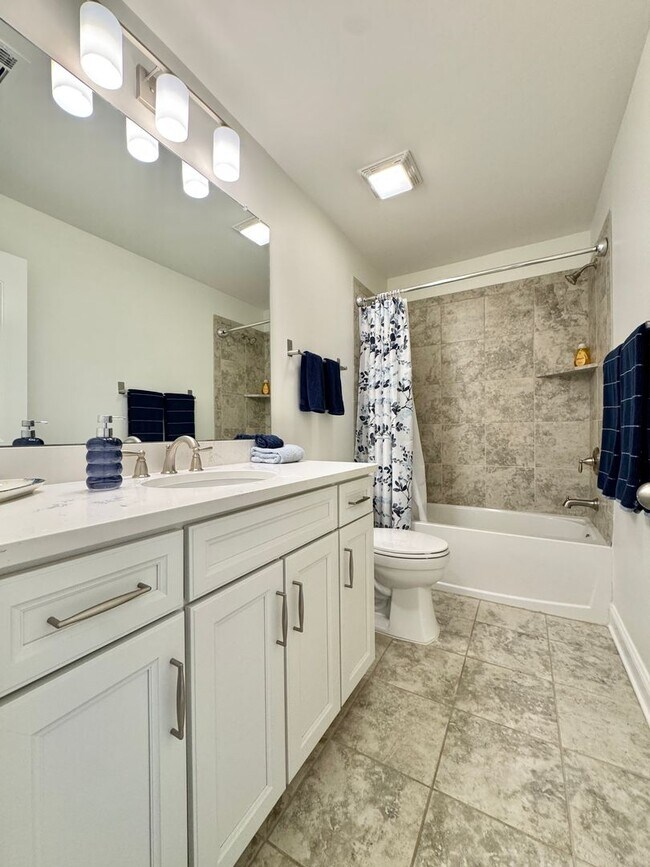 Building Photo - 4 Bedroom Home with Office in Walking Distance to Schools