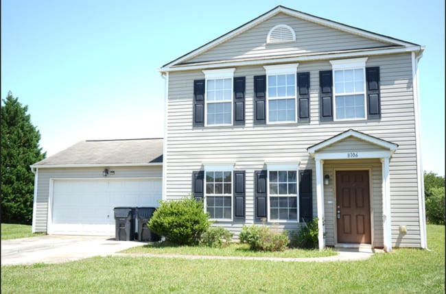 Building Photo - Lovely home situated on a cul-de-sac