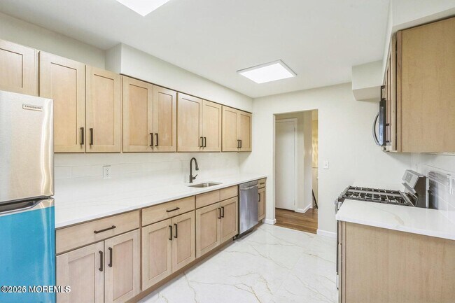 Building Photo - 1575 Deer Hollow Dr