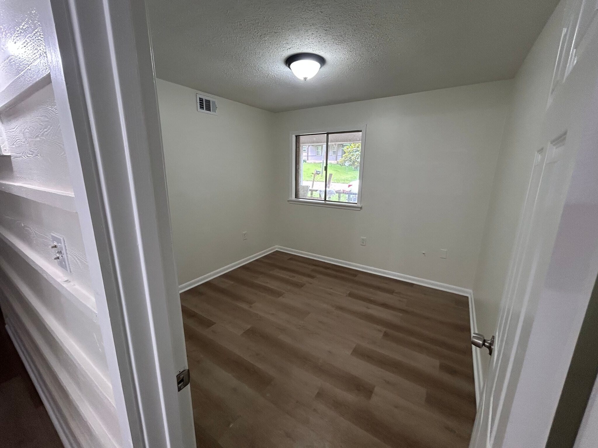 Building Photo - 1423 Woody Dr