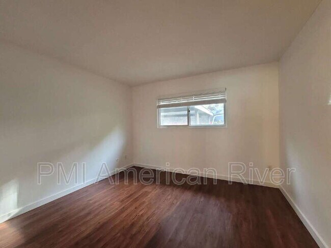 Building Photo - 8629 La Riviera Dr