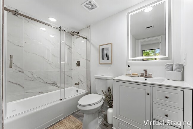 Building Photo - 200 Jacaranda Country Club Dr