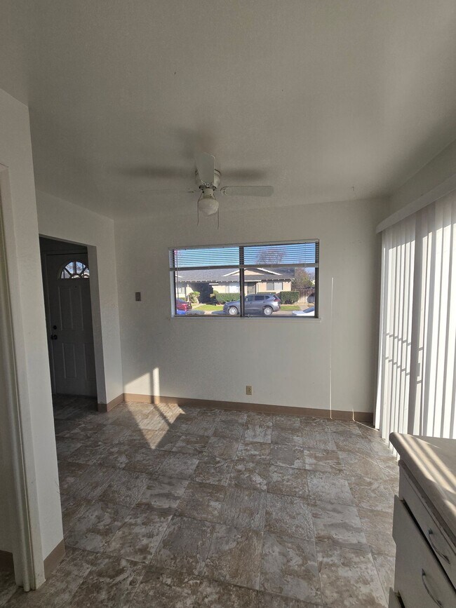 Building Photo - 4 Plex with a Carport Space